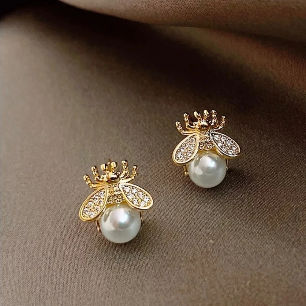 Pearl bee earrings stud bee earring - Picture 2 of 8